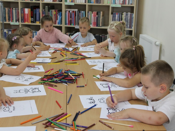 Zajęcia biblioteczne w ramach akcji 'Cała Polska Czyta Dzieciom' - Biblioteka Multimedialna 'Czytnik'