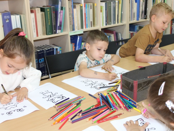 Zajęcia biblioteczne w ramach akcji 'Cała Polska Czyta Dzieciom' - Biblioteka Multimedialna 'Czytnik'