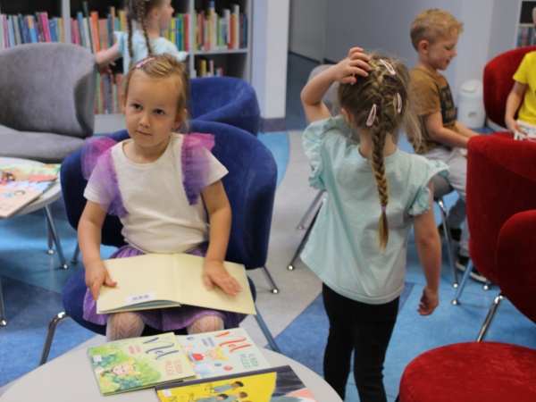 Zajęcia biblioteczne w ramach akcji 'Cała Polska Czyta Dzieciom' - Biblioteka Multimedialna 'Czytnik'