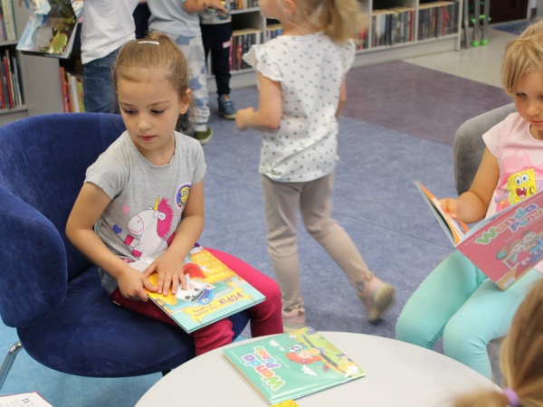 Zajęcia biblioteczne w ramach akcji 'Cała Polska Czyta Dzieciom' - Biblioteka Multimedialna 'Czytnik'