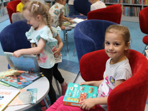 Zajęcia biblioteczne w ramach akcji 'Cała Polska Czyta Dzieciom' - Biblioteka Multimedialna 'Czytnik'