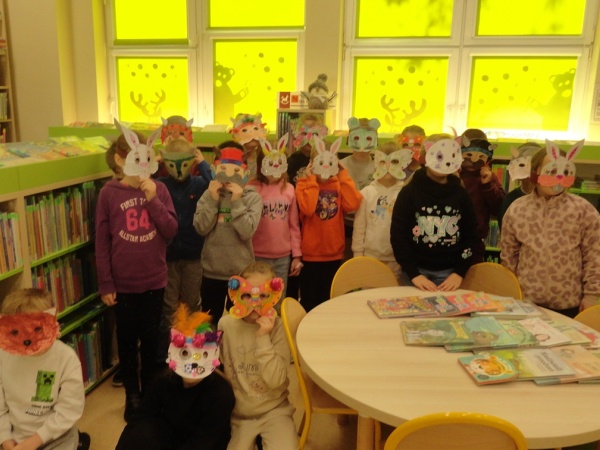 "Maski karnawałowe" - prezentacja multimedialna połączona z warsztatami plastycznymi dla klasy I SP 10 - 2026.01.12 - Filia nr 4